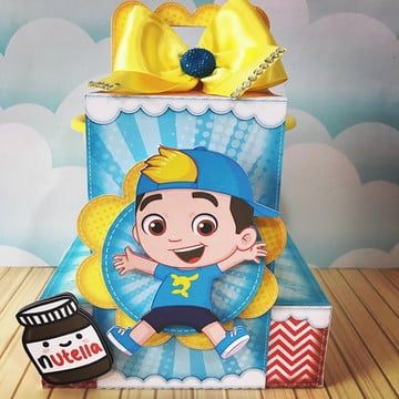 Caixa com balde de pipoca luccas neto