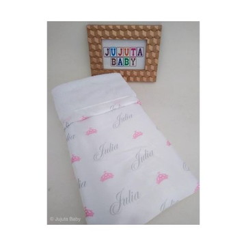 Manta com desenhos de coroa e com nome da sua bebê - julia