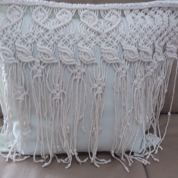 Capa de almofada com macramê