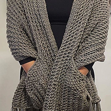 Xale/ cachecol com bolso em tricô cor: cinza chumbo