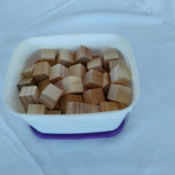 Cubos de madeira maciço 2,2 x 2,2 x 2,2 cm - kit com 100 uni