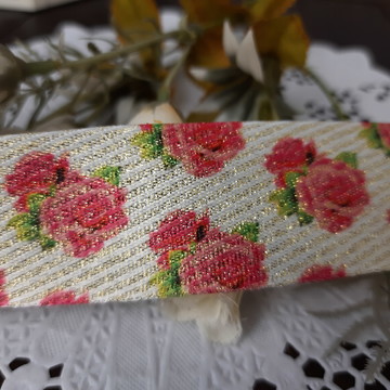 Fita com estampa de flores com fio metalizado - 2 metros