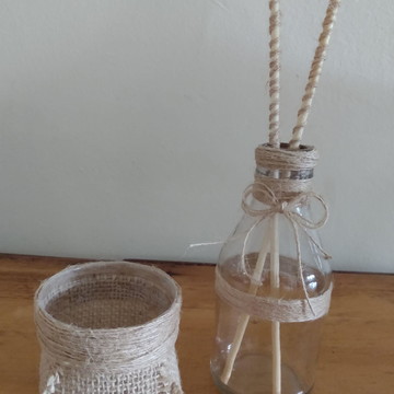 Kit garrafinha com cachepô decorada com juta