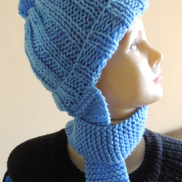 Gorro com cachecol agarrado