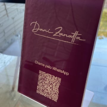 Display de acrílico com qr code