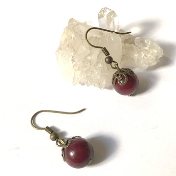 Brinco ouro velho com jade rubi lisa