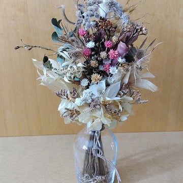 Arranjo rústico com flores desidratadas