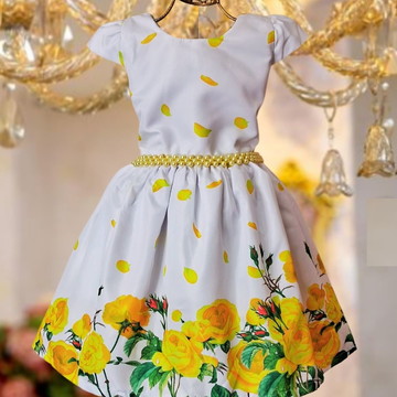 Vestido branco com laço amarelo com zíper e flores amarelas