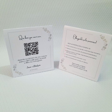 Placa com qr code e mensagem