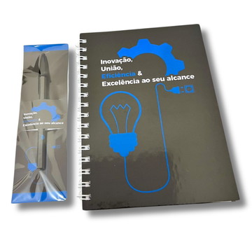 50 cadernos a5 capa dura 96 folhas + canetas com logomarca