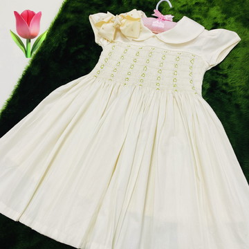Vestido ponto smock=bordado a mão= 3 anos