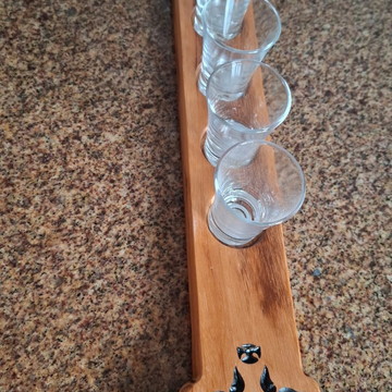 Régua porta copos. régua pinga. régua copos cachaça com os c