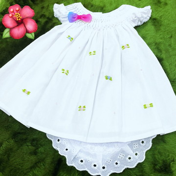 Vestido bordado a mão== 3/6 meses