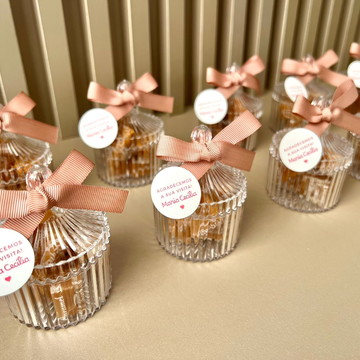 Mini bomboniere com caramelos