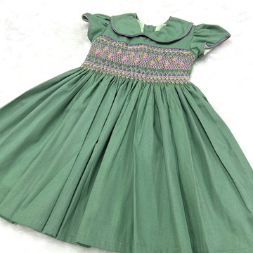 Vestido-verde-bordado a mão- 1 ano