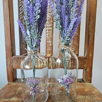 Dupla de vasinhos com lavandas