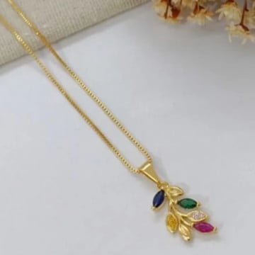 Colar com pingente folhas com zircônias banhado a ouro