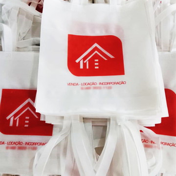 Mochila com alça em tnt personalizada kit com 20 unidades