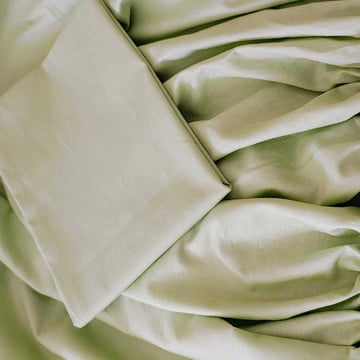 Kit com lençóis com elástico para mini berço