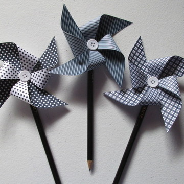 Catavento papel lembrancinha com lápis