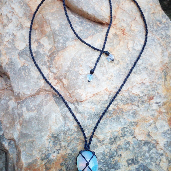 Imagem 2 - Colar Pedra da Lua Opalina Macramê