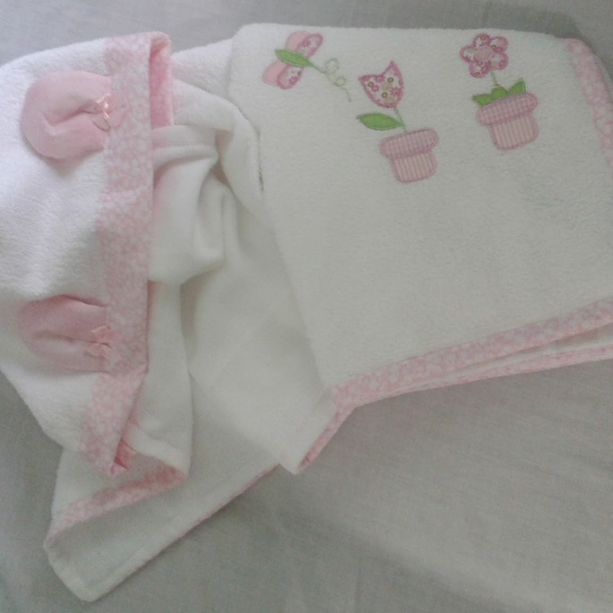 Imagem 2 - Toalha com Capuz Bordada com Flores