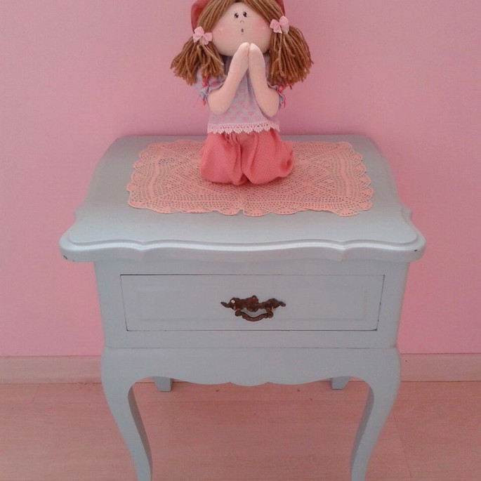 Imagem 3 - Menina rezando