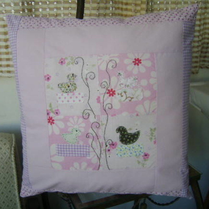 Imagem 2 - Almofada Patchwork Delicatesse 41x41cm