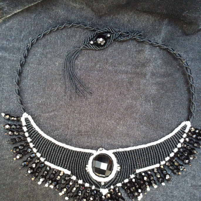 Imagem 3 - Colar de macrame com cristal ônix