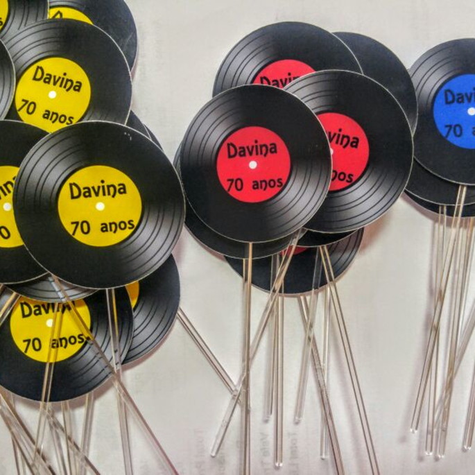 Imagem 2 - Toppers Com Astes Para Doces 4cm Kit Com 100