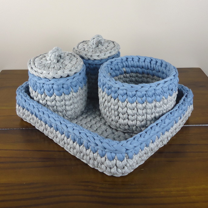 Imagem 1 - Cestos de Crochê para Kit Higiene de Bebê Cinza e Azul Médio