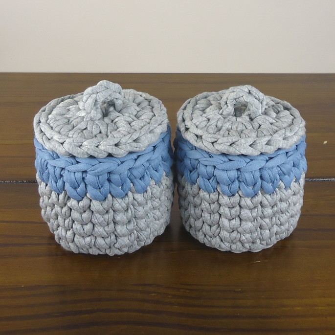 Imagem 2 - Cestos de Crochê para Kit Higiene de Bebê Cinza e Azul Médio