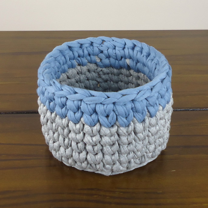 Imagem 3 - Cestos de Crochê para Kit Higiene de Bebê Cinza e Azul Médio