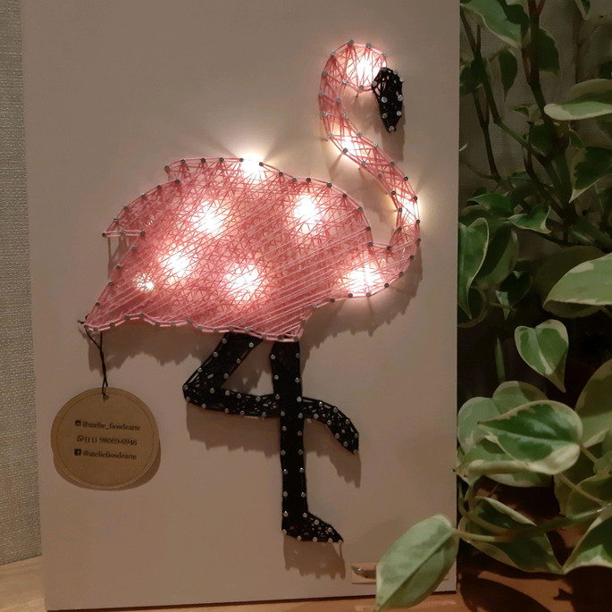 Imagem 1 - Quadro Flamingo com led em String Art