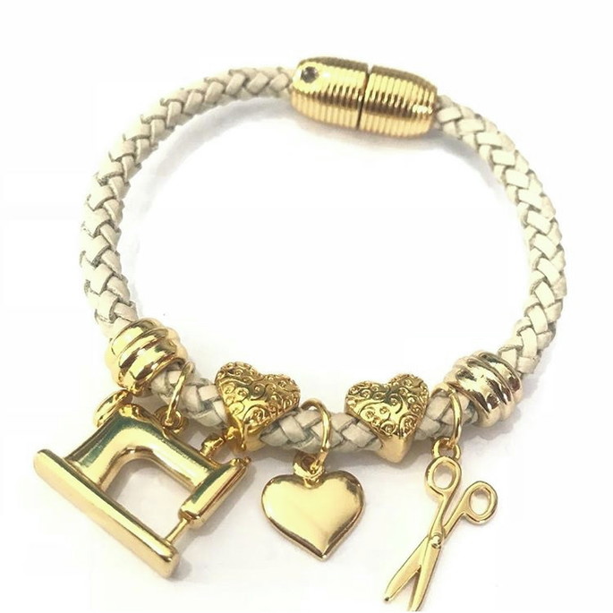 Imagem 1 - Pulseira Feminina Couro Profissão Costureira Artesã