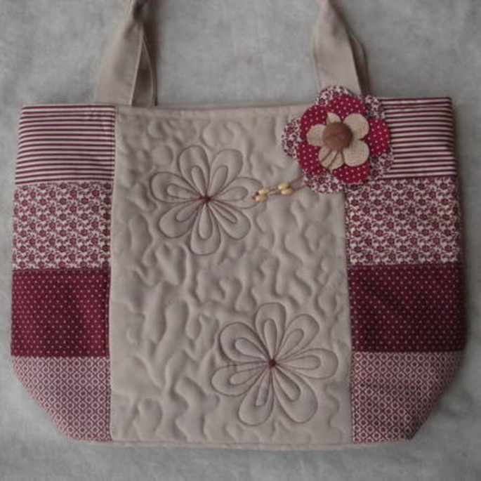 Imagem 1 - BOLSA EM PATCHWORK LATERAIS E FLOR