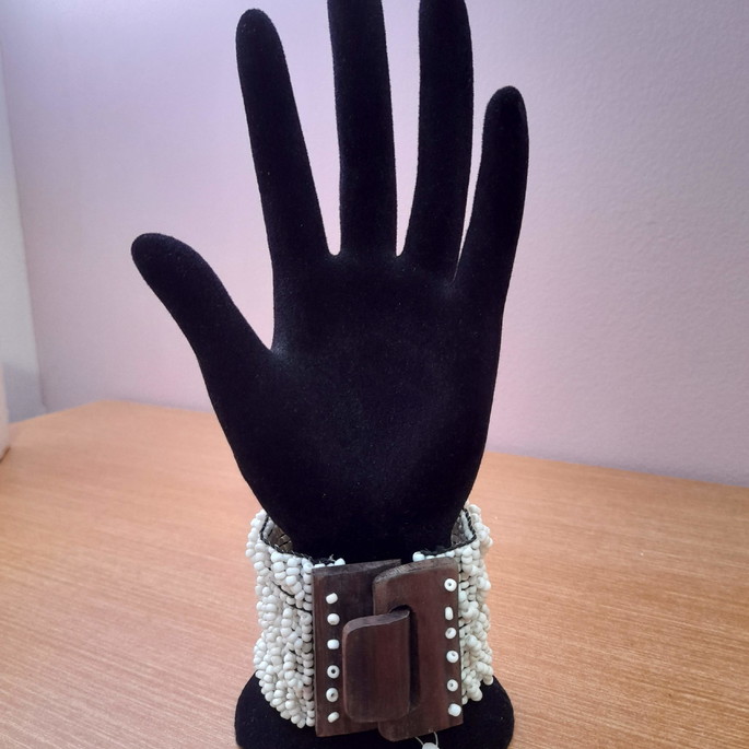 Imagem 2 - Pulseira Miçangas com fecho madeira
