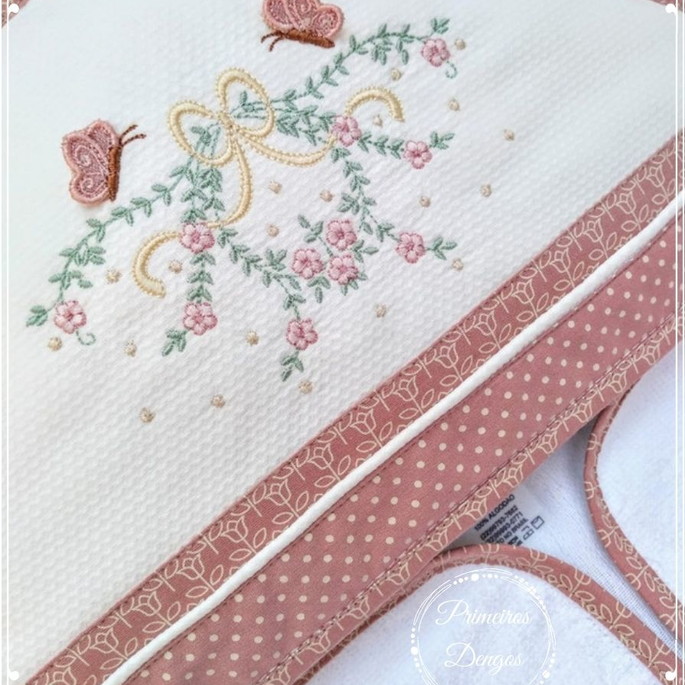 Imagem 2 - Toalha de banho bebê com capuz flores personalizada