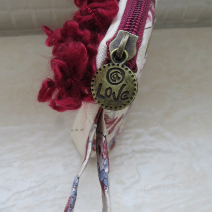 Imagem 3 - Bolsa Necessaire Boneca Annie