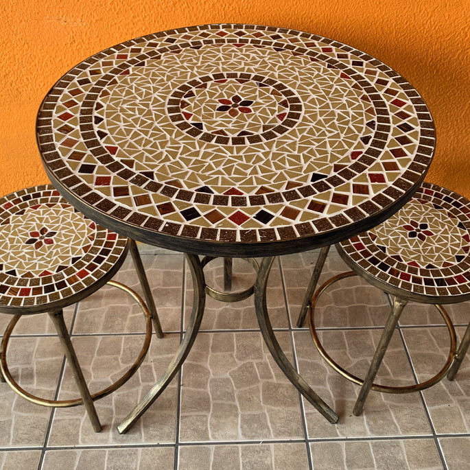 Imagem 2 - Mesa em Mosaico com Banquinhos