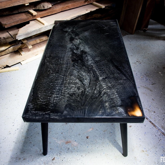 Imagem 1 - Mesa de Centro em Madeira Queimada com Resina