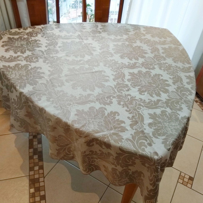 Imagem 1 - Toalha Mesa Triangular em Tecido Jacquard com Caimento