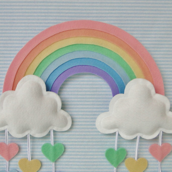 Imagem 3 - Enfeite Nuvem Arco Íris Coração Candy Colors Parede Feltro