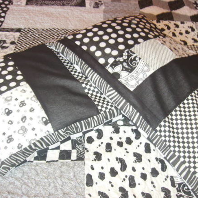 Imagem 4 - COLCHA PATCHWORK - PRETO E BRANCO
