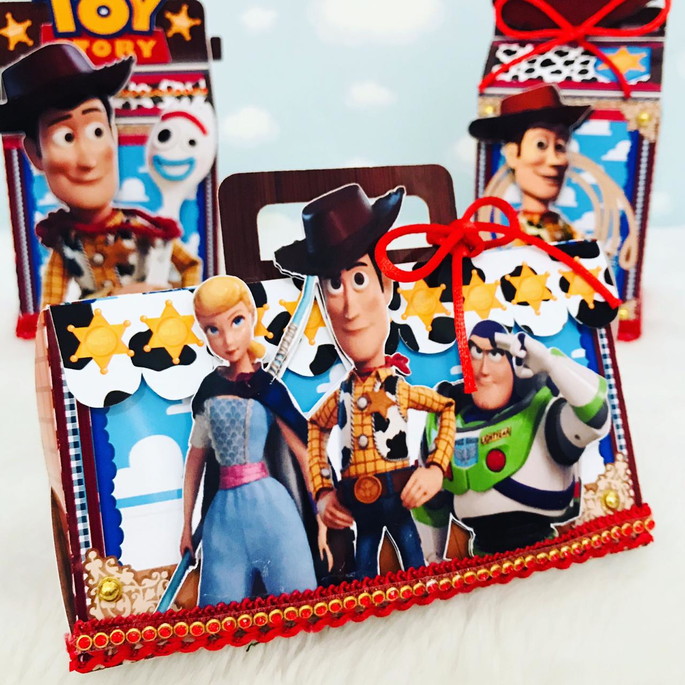 Imagem 1 - 10 Caixas Triangular com Alça Toy Story com 1 Aplique