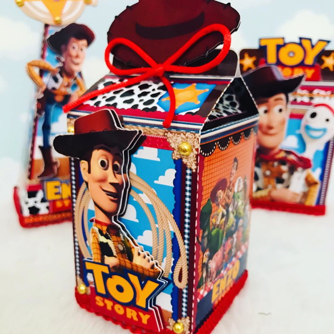 Imagem 3 - 10 Caixas Triangular com Alça Toy Story com 1 Aplique