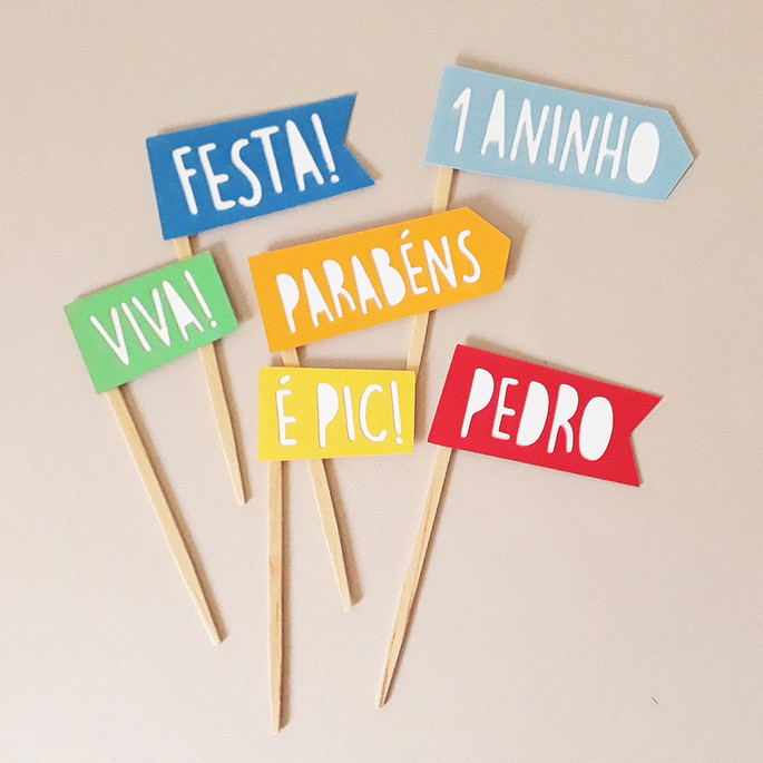 Imagem 1 - Topper Bandeirinhas com Texto Personalizado