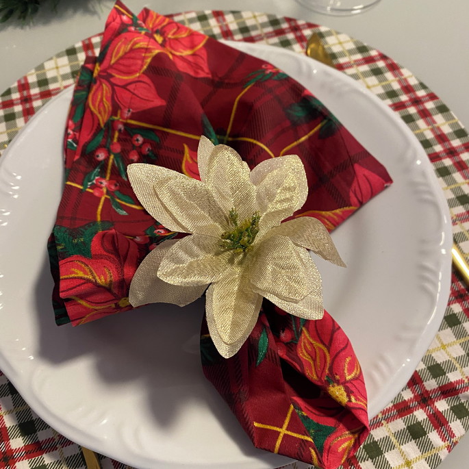 Imagem 1 - Kit com 8: Guardanapo Xadrez com Flor de Natal