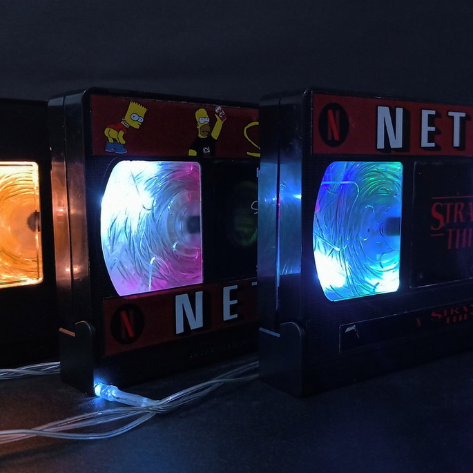 Imagem 3 - Luminária Fita Vhs com Leds Personalizado com Desenhos