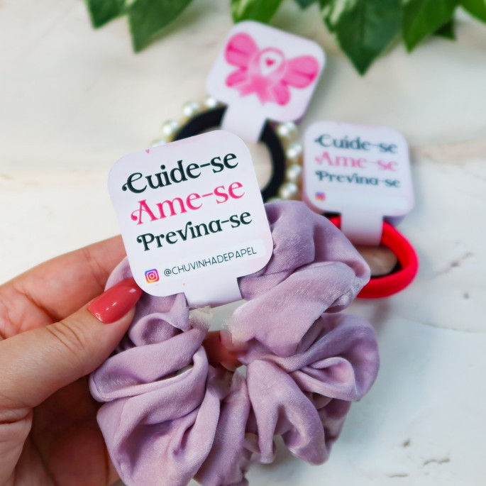 Imagem 1 - Tag com Xuxinha Scrunchie- Outubro Rosa